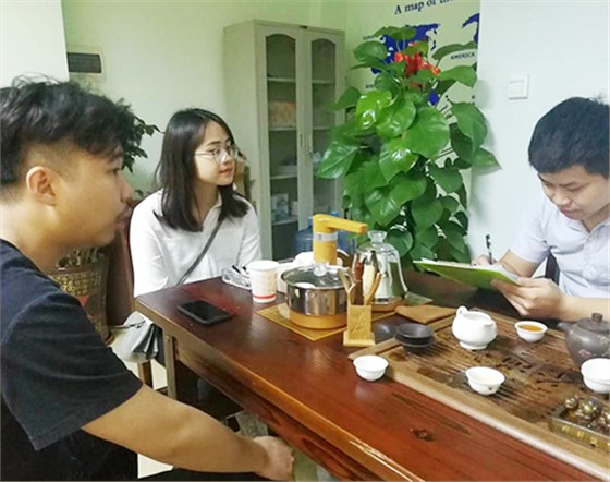 迦密山精英團(tuán)隊(duì)服務(wù)客戶現(xiàn)場(chǎng)